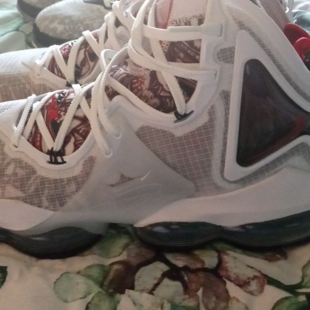 Men's basketball sneakers Lebron James